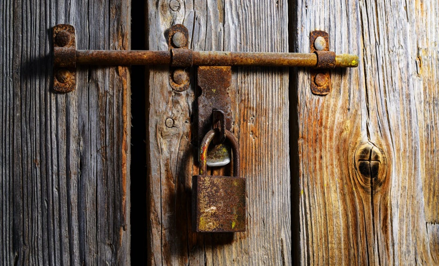 Can a locksmith replace an existing lock?
